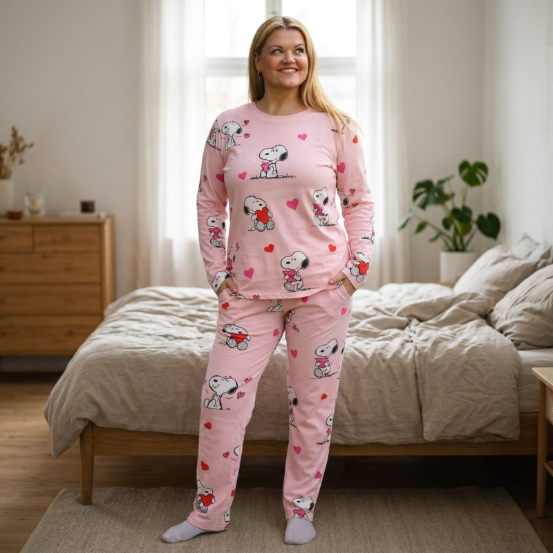 Snoopy Hearts Velvet-Pyjama (f&auml;llt klein aus)